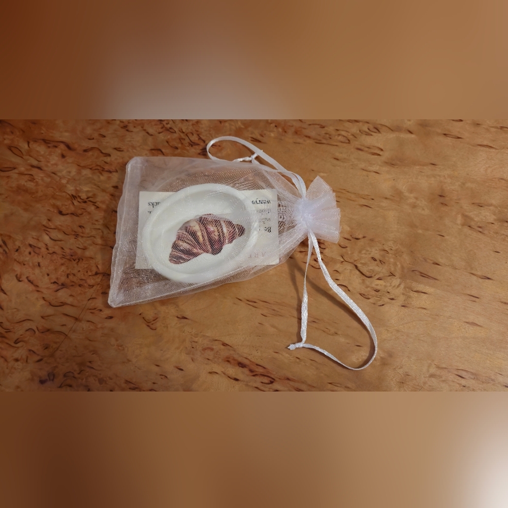Croissant Dish in Sheer Bag